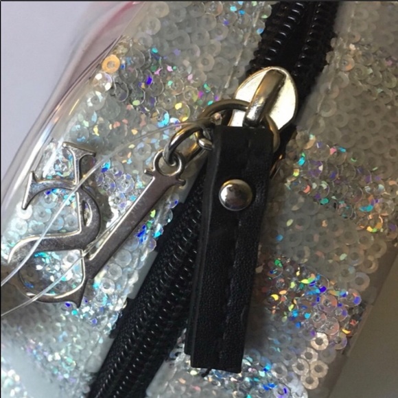 VICTORIAS SECRET MAKEUP BAG - Picture 2 of 2